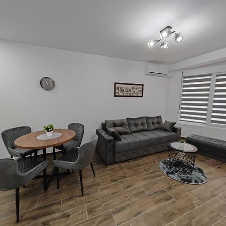 Imperial Apartment Veliko Gradiste Ngoại thất bức ảnh