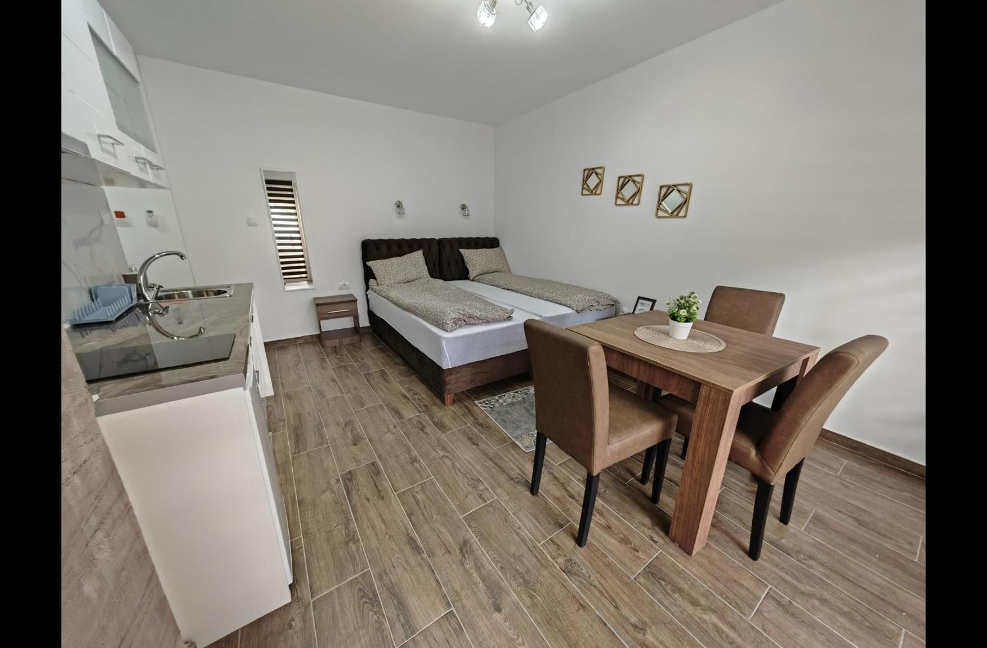 Imperial Apartment Veliko Gradiste Ngoại thất bức ảnh