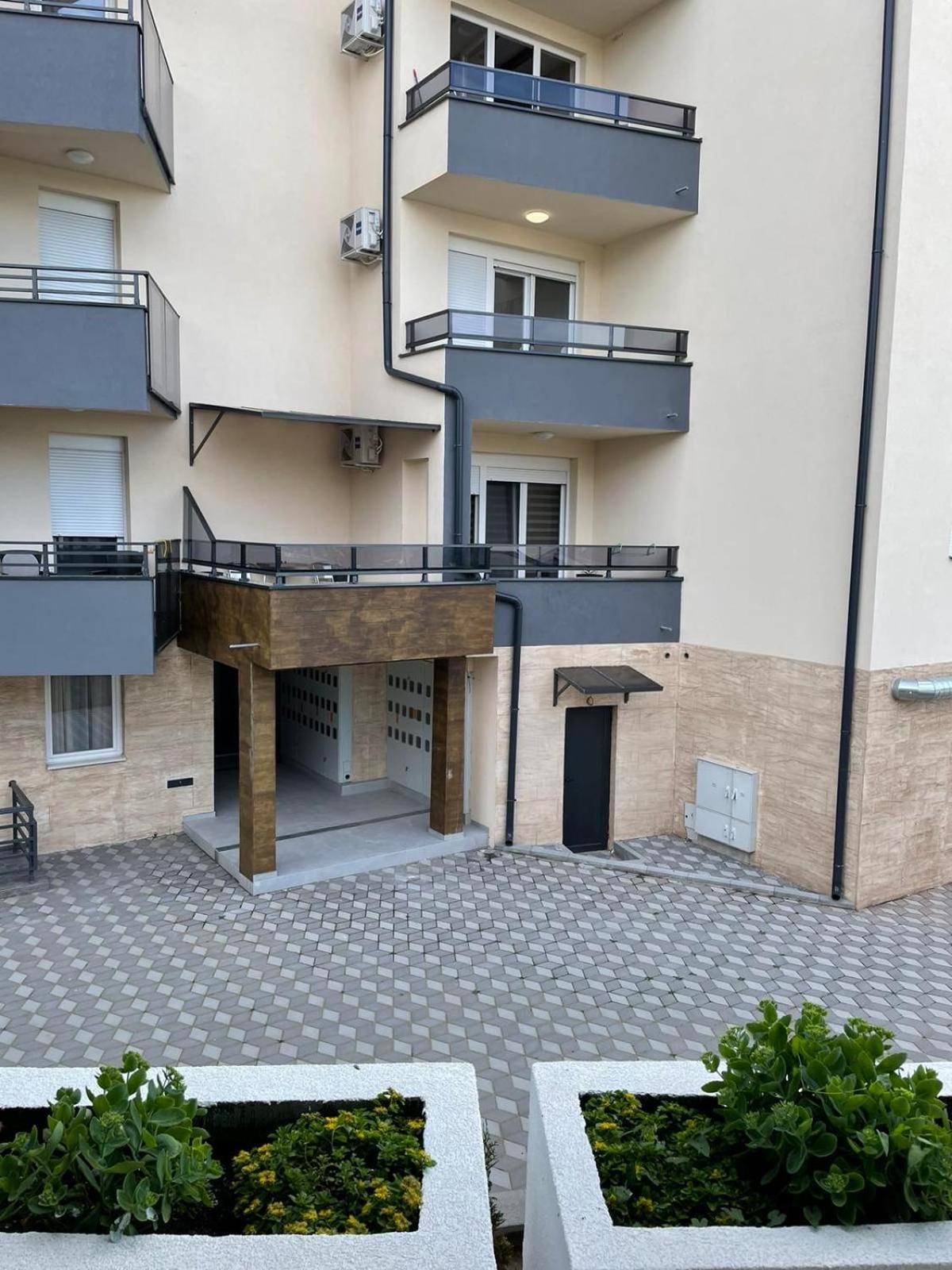 Imperial Apartment Veliko Gradiste Ngoại thất bức ảnh